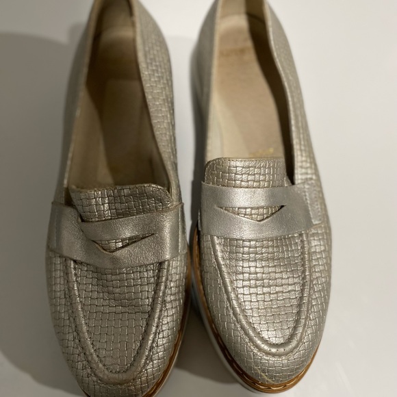 Thick sole classy silver loafers - Picture 2 of 3